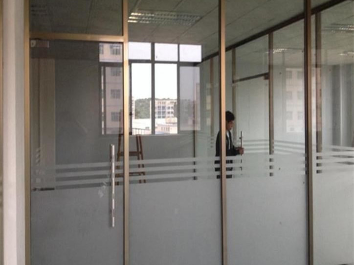 磨砂玻璃材质参数是多少?磨砂玻璃隔断隐私效果最佳(图1) 磨砂玻璃材质参数是多少?磨砂玻璃隔断隐私效果最佳(图1)